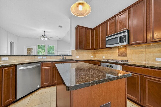 Building Photo - 7023 Sanders Hill Ln