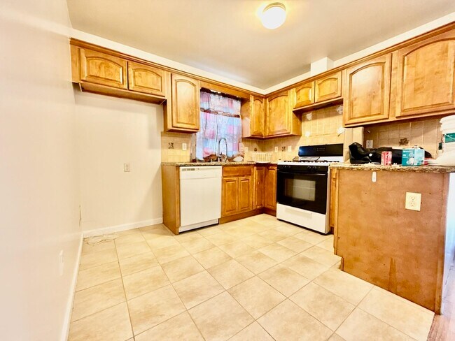 Building Photo - 45 Terhune Ave