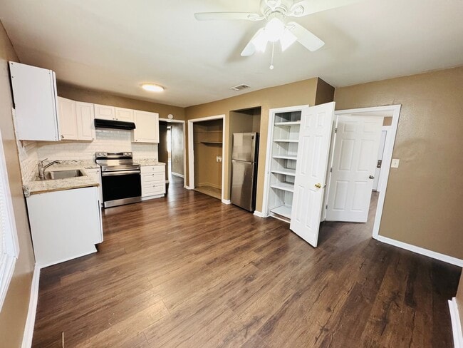 Building Photo - 4035 Clayton Dr