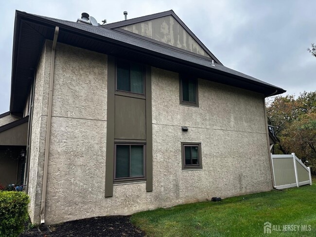 Building Photo - 137 Hampshire Dr