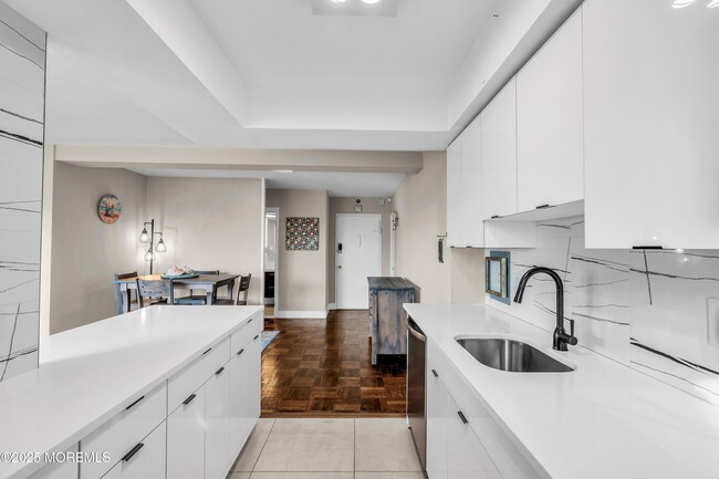 Building Photo - 321 Sunset Ave