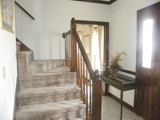 Building Photo - 6 Bedroom home in Woodberry Forest! Centra...