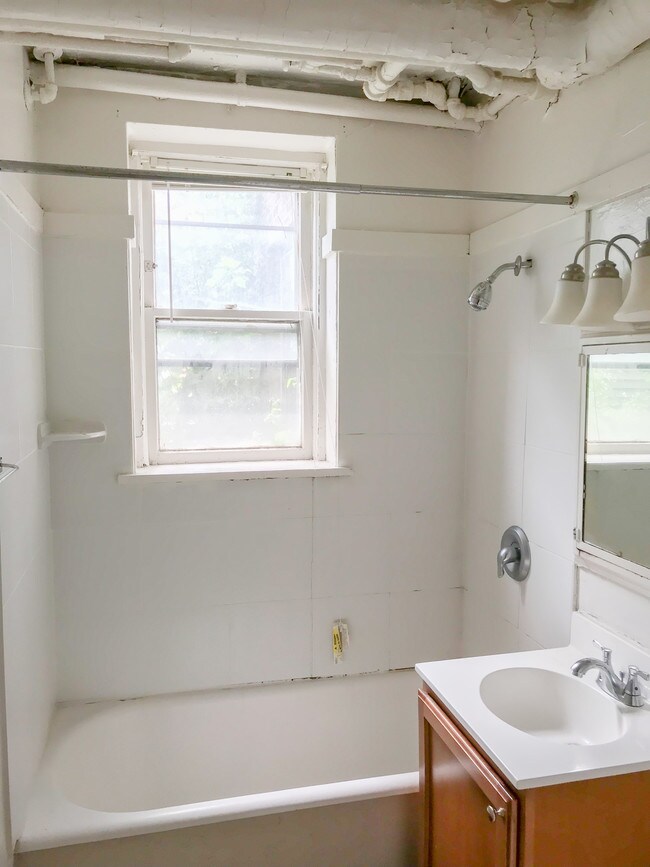 Building Photo - 2562 N Prospect Ave