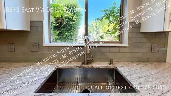 Building Photo - 8573 E Vía De La Escuela