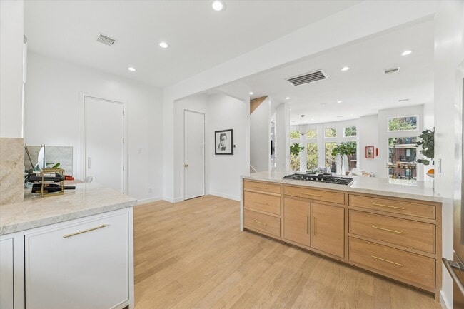 Building Photo - 2224 Mid Ln