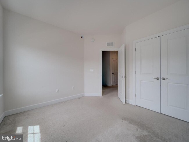 Building Photo - 8832 Englewood Farms Dr
