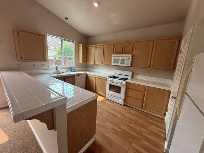 Building Photo - 900 Bluewater Dr
