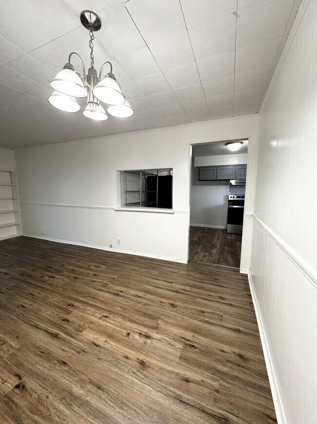 Building Photo - Well-Maintained 4-Bedroom in Haygood Area of Virginia Beach