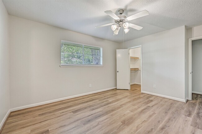 Building Photo - 502 Misty Ln