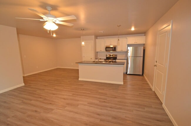 Building Photo - 11225 Howard Dr