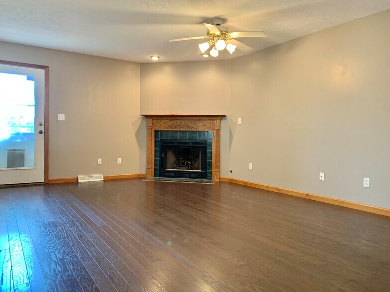 Building Photo - 3526 Teakwood Dr