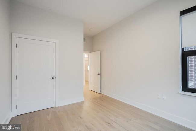 Building Photo - 701 Swann Ave