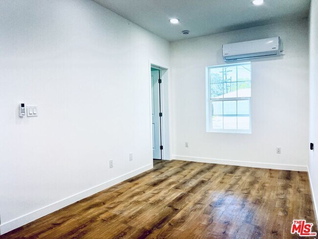 Building Photo - 938 W Glenoaks Blvd