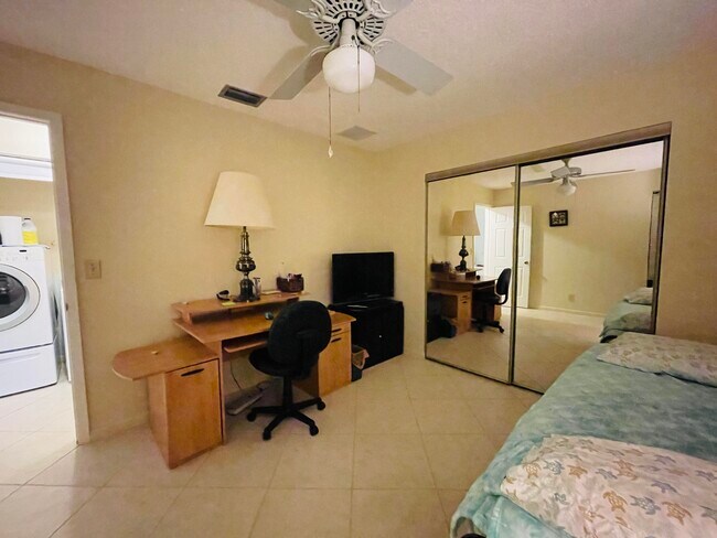 Building Photo - 7786 SE Sugar Sand Cir