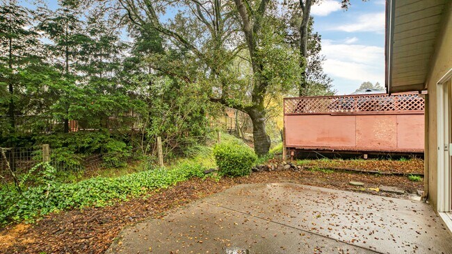 Building Photo - 441-443 Pheasant Ln - 443 Pheasant Ln. Santa Rosa, CA 95403