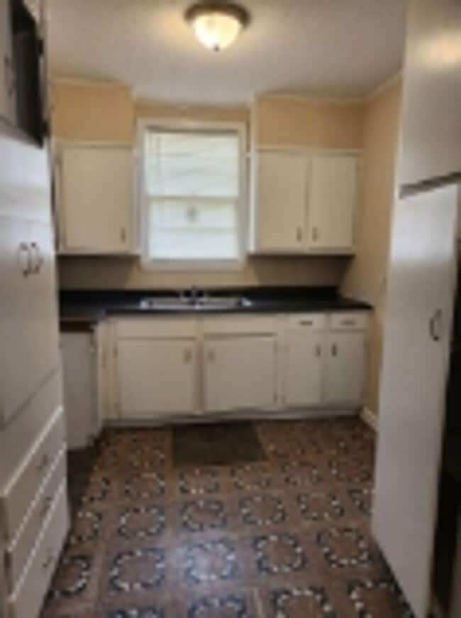 Building Photo - House for Rent