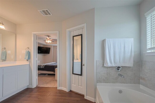 Building Photo - 3813 Kirby Ct