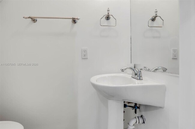 Building Photo - 3130 Bird Ave