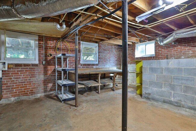 Building Photo - NOW ACCEPTING CITY OF ATLANTA 3-BEDROOM HOUSING VOUCHERS.