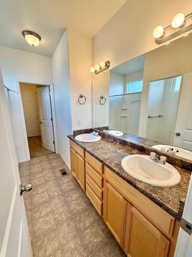 Building Photo - Beautiful 3 Bed / 2 Bath Home in Wellington!