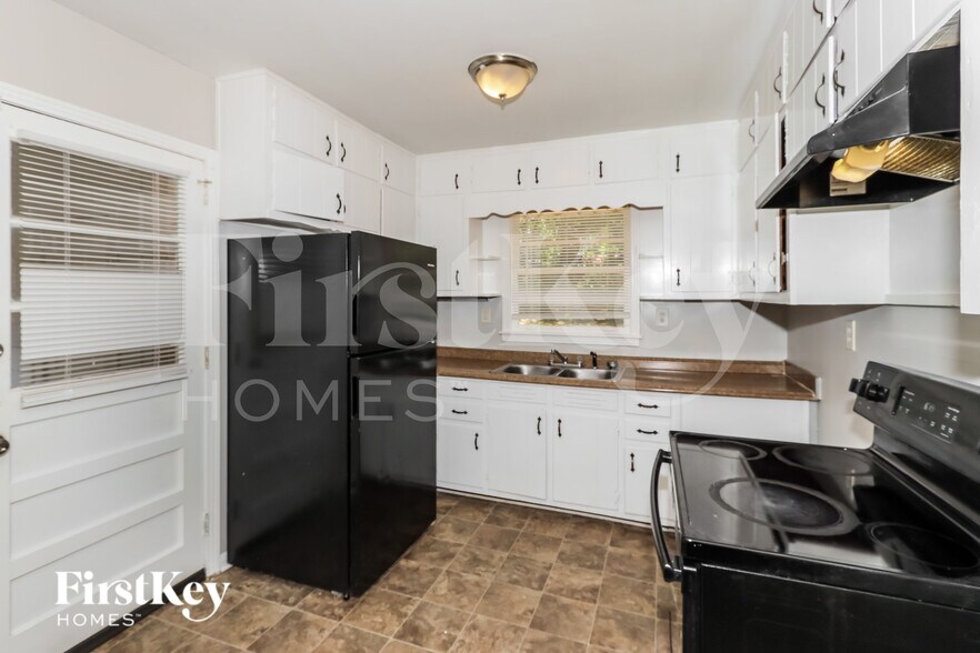 Building Photo - 2392 Hopewell Ln