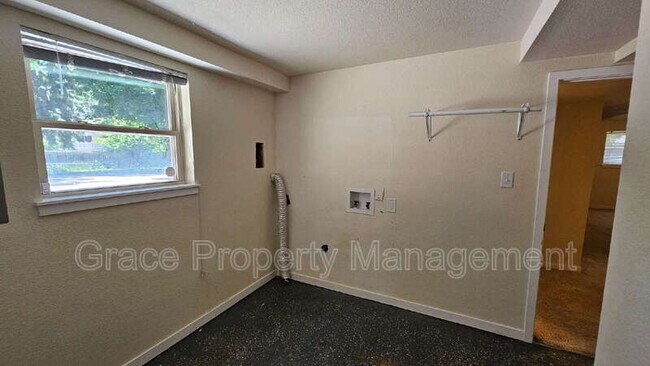 Building Photo - 10928 Patterson Ct