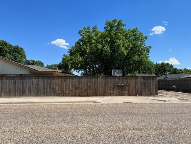 Building Photo - 7702 Knoxville Dr