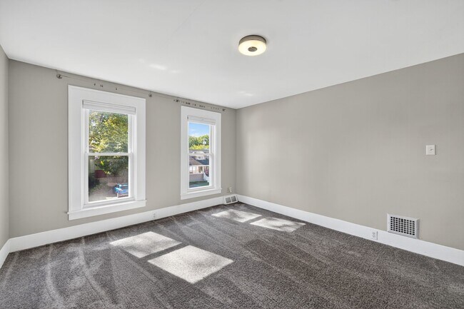 Building Photo - 814 Louis Ave