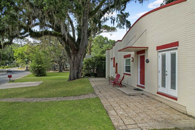 Building Photo - 1647 Lake Ella Dr
