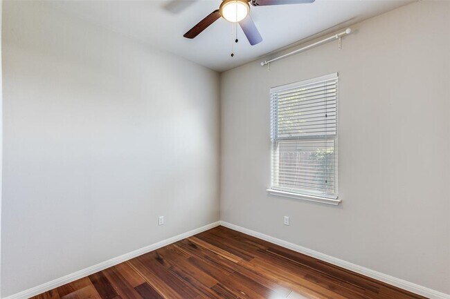 Building Photo - 456 S Brook Dr