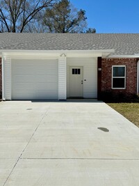 Building Photo - 2BD/2BA Townhome for Lease in Denham Sprin...