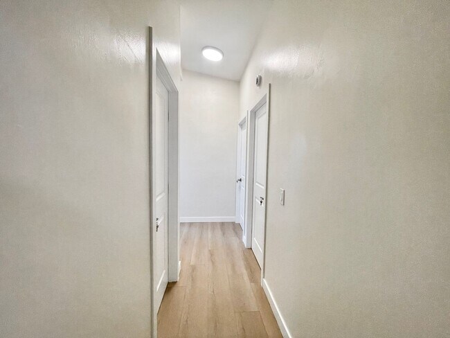 Building Photo - Beautiful Remodeled 4 Bedroom 2 Bathroom H...