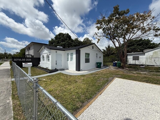 Building Photo - 5158 NW 19th Ave