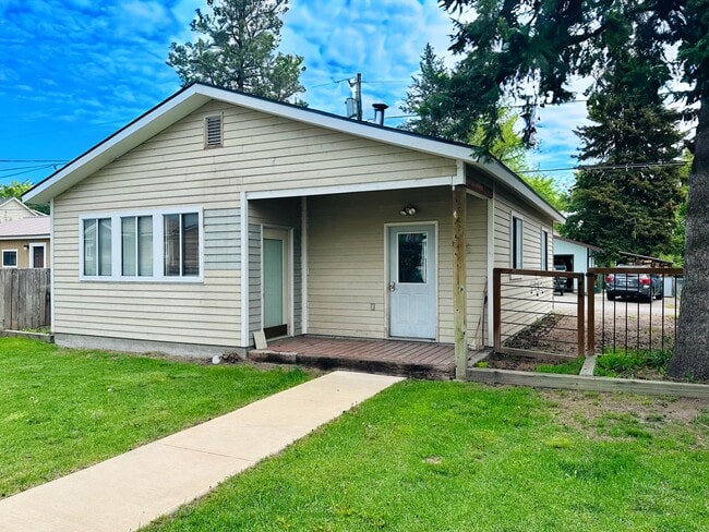 Building Photo - Gorgeous Kalispell home with Historical Charm