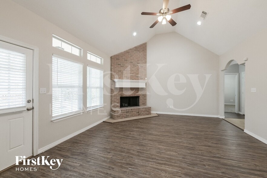 Building Photo - 295 Cypress Dr