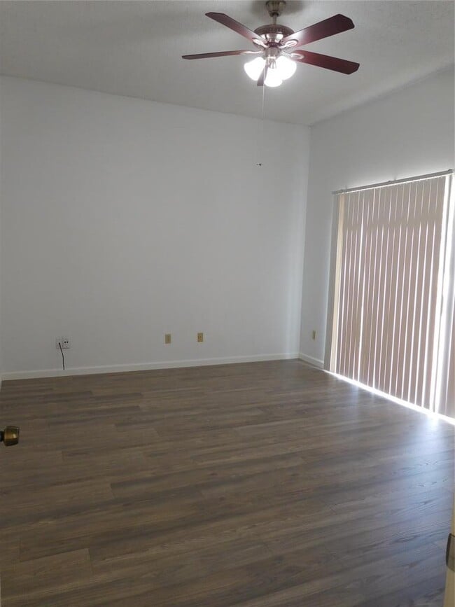 Building Photo - 2202 Quiet Wood Dr