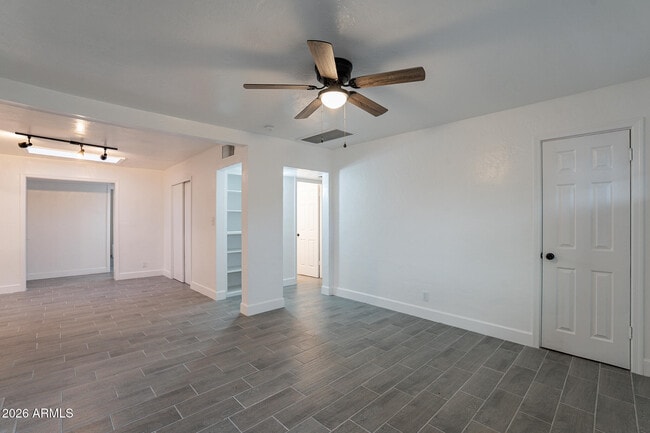 Building Photo - 536 W 18th St