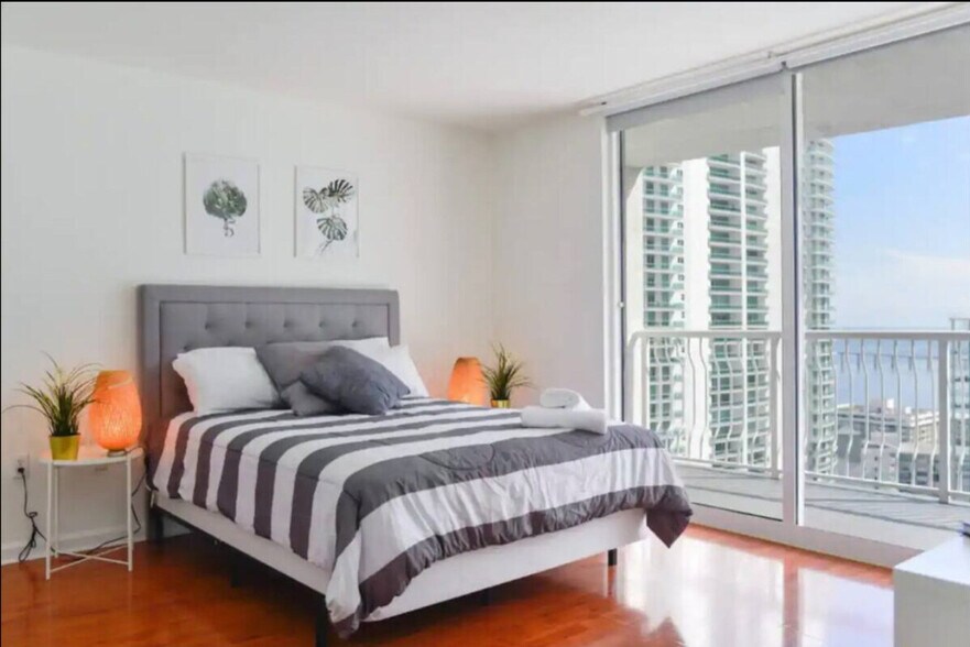 Building Photo - 1101 Brickell Ave