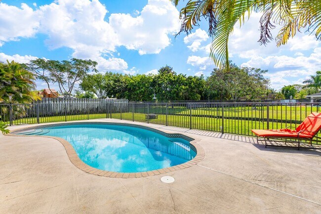Building Photo - 11486 Sanderling Dr