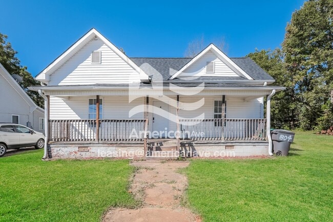 Building Photo - 804 S Elm St