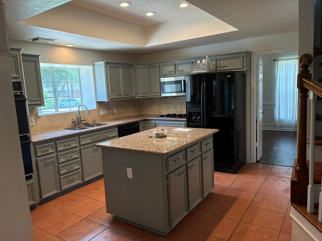 Building Photo - 4635 Meadow Green Dr
