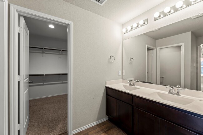 Building Photo - 1827 Brady Shores Dr