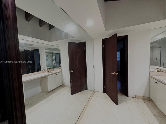 Building Photo - 3911 Farragut St