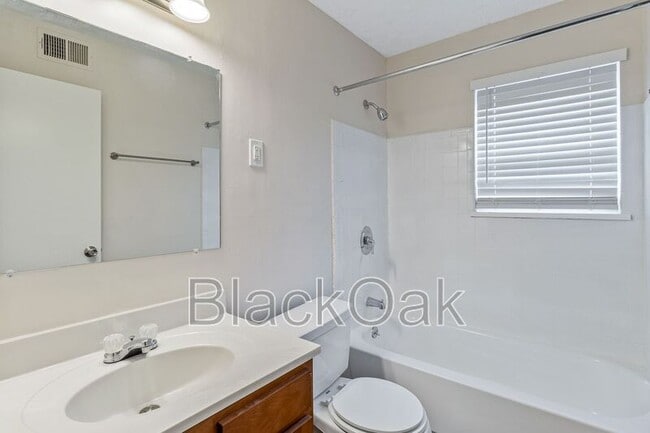 Building Photo - 1007 St Paul Ct