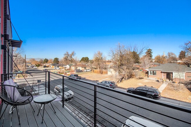 Building Photo - Modern Townhome Located in Denver's Skylan...