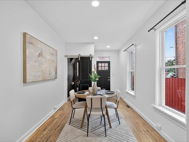 Building Photo - Gorgeous 4 Bedroom 2.5 Bathroom Available in Lancaster City