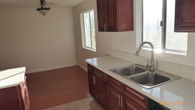 Kitchen Picture #3 - 20214 Cohasset St