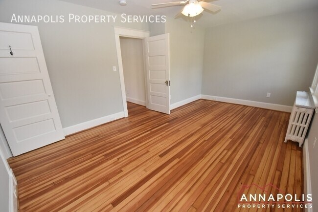 Building Photo - 209 Claude St