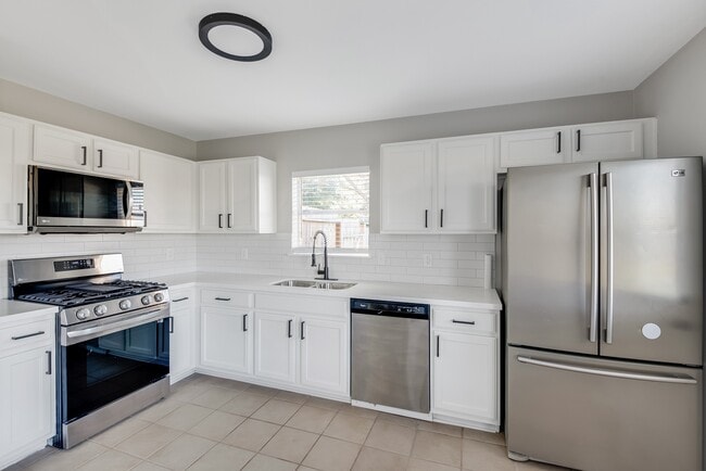Building Photo - 11714 Pinos Altos Dr