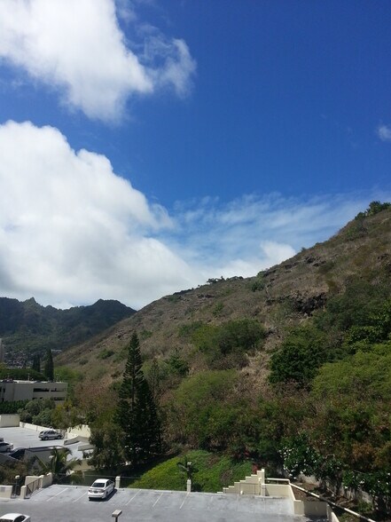 Building Photo - 6770 Hawaii Kai Dr